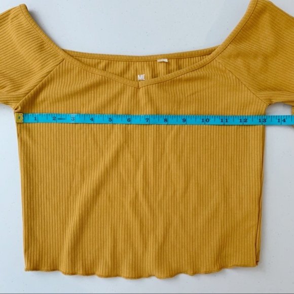 ME TO WE Off Shoulder Crop Top - Picture 7 of 8